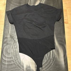Lululemon M 8 Heavyweight tee bodysuit top